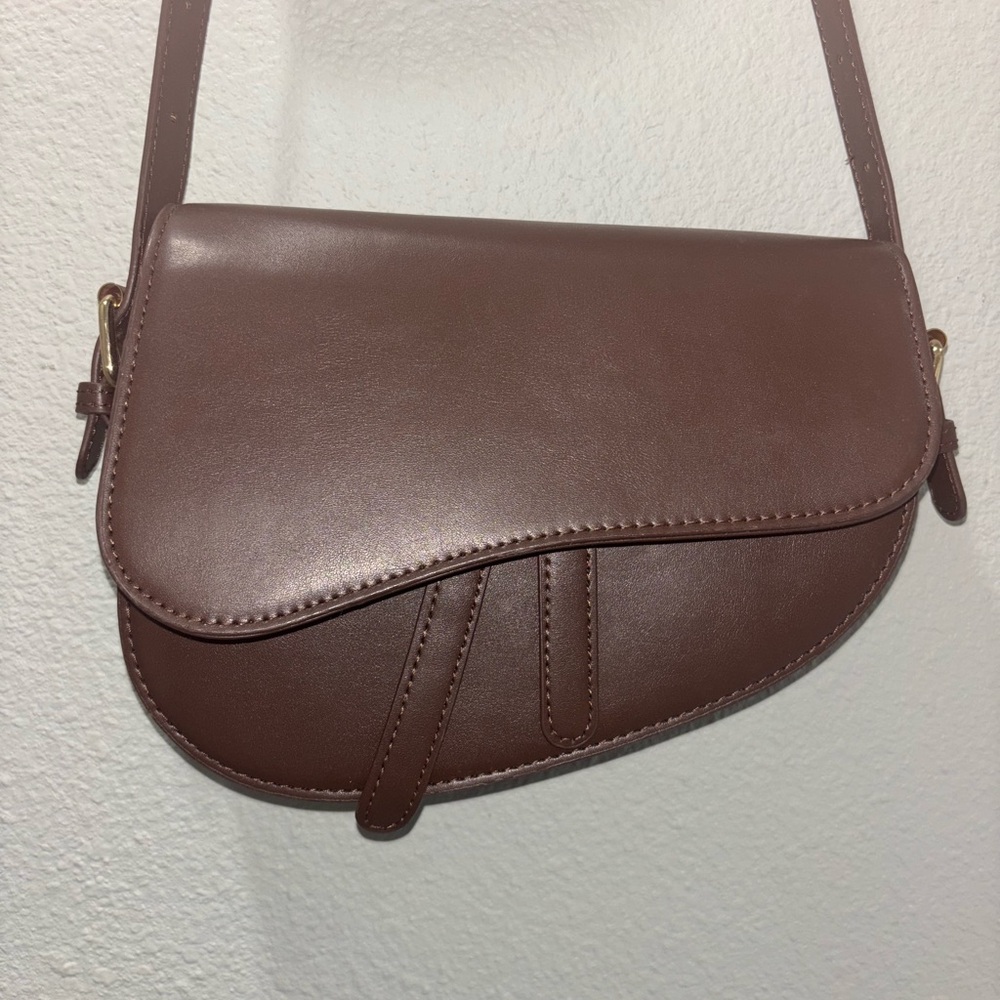 Elegant Brown Leather Shoulder Bag